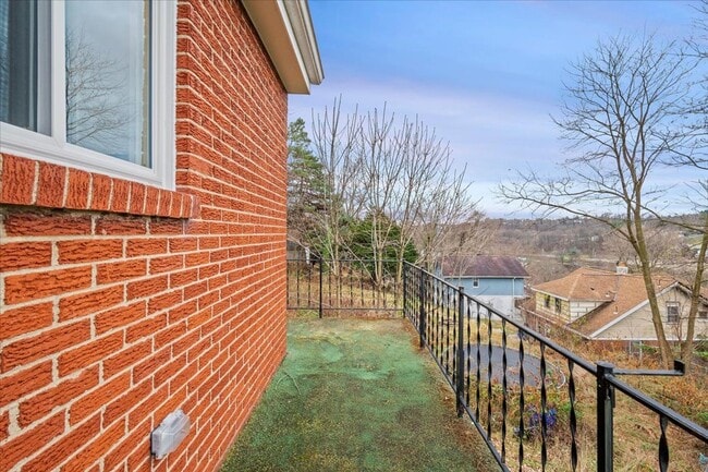 Building Photo - Renovated 4 Bed in Carrick