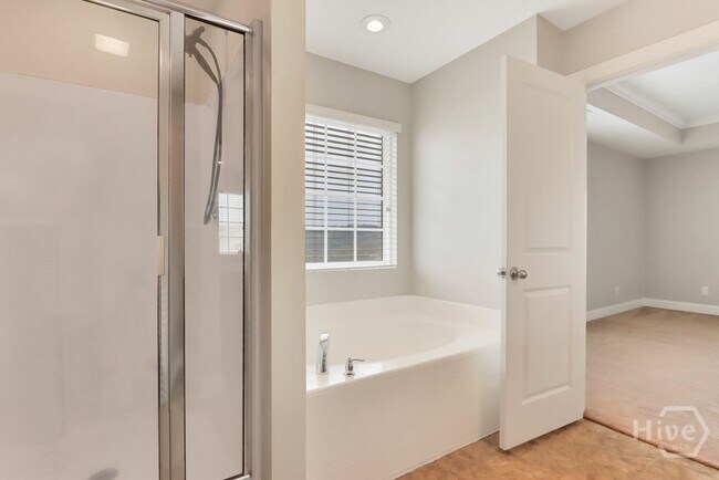 Building Photo - 255 Red Oak Dr