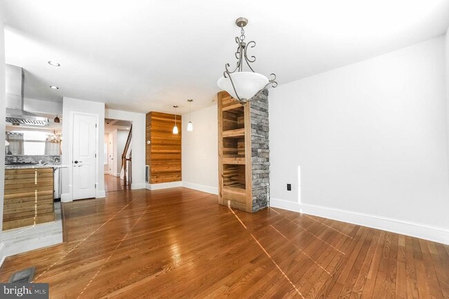 Building Photo - 3100 Esser Pl