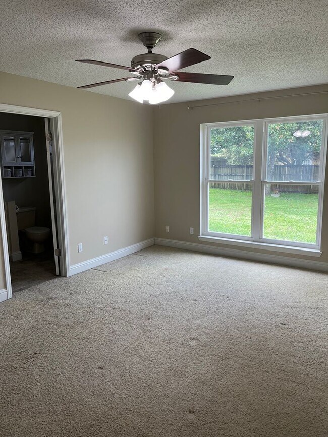 Building Photo - Beach Access 5BR 3Bath Home in Mary Esther