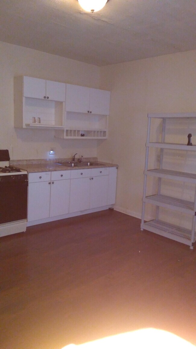 Building Photo - 1618 Dewey Ave