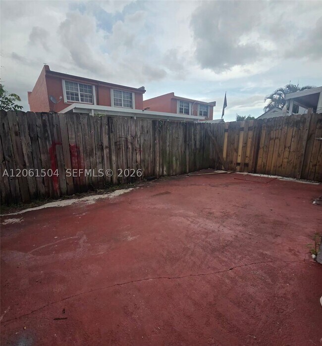 Building Photo - 4241 W 10th Ln
