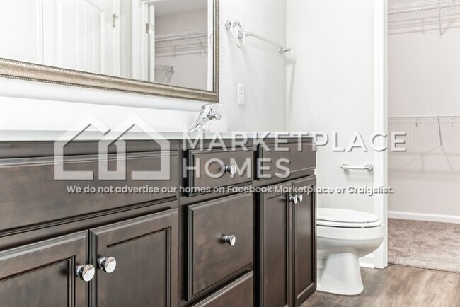Building Photo - 390 Sessile Oak Dr
