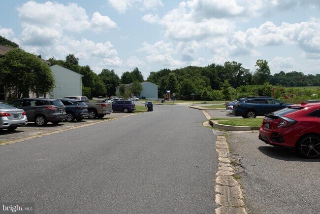 Building Photo - 615 Hemlock Ct