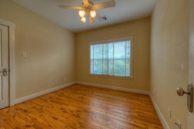 Building Photo - 4527 Avenue B