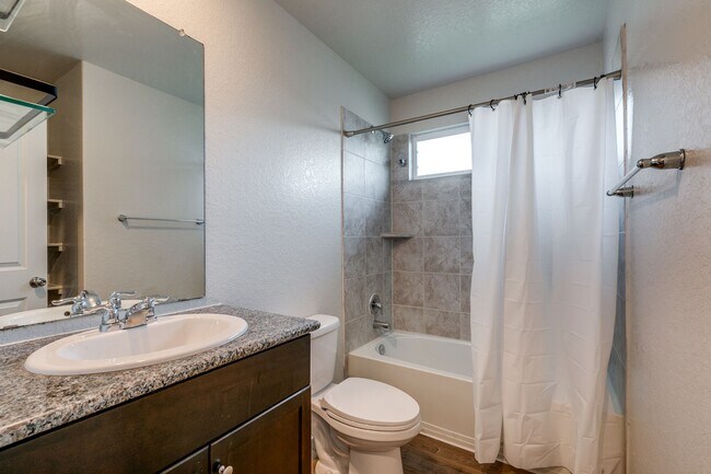 Building Photo - BEAUTIFUL 3-BEDROOM D.R. HORTON HOME IN RE...