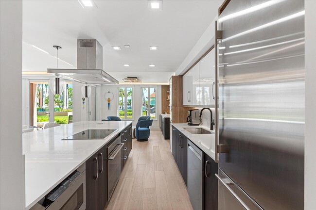 Building Photo - 120 SE 5th Ave