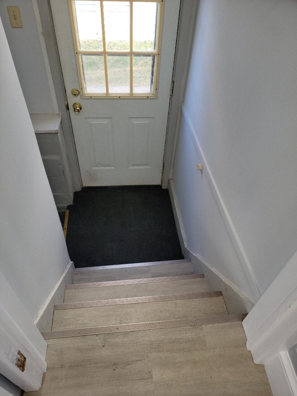 Side door of house and to basement - 1435 Roycroft Ave