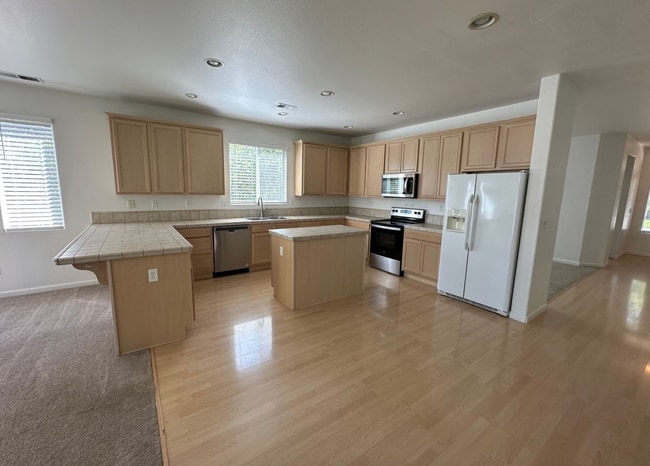 Building Photo - South Reno 3 bedroom | 3 bath home coming ...