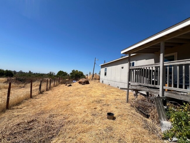 Building Photo - Paradise 2 bedroom 2 bath home on land. Ru...