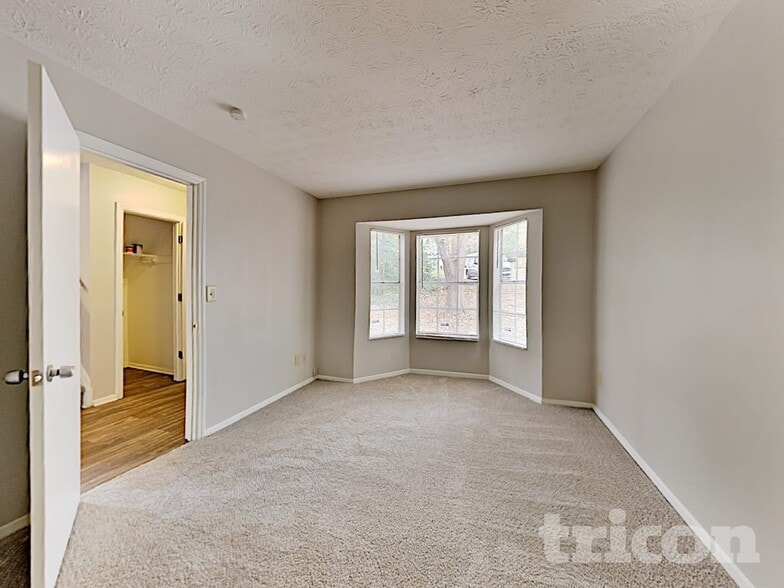 Building Photo - 1305 Old Countryside Cir