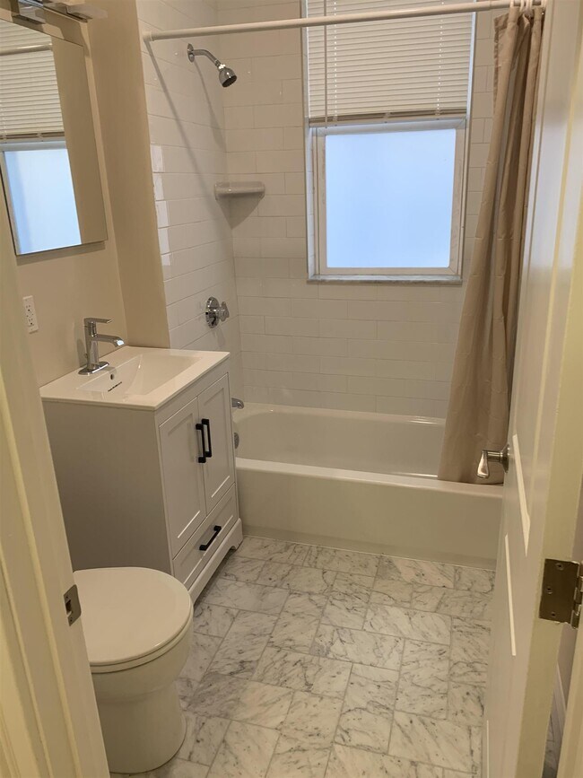 Building Photo - 285 Harvard St