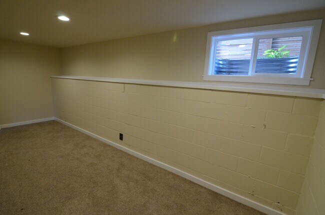 Building Photo - 1409 NW 65th St