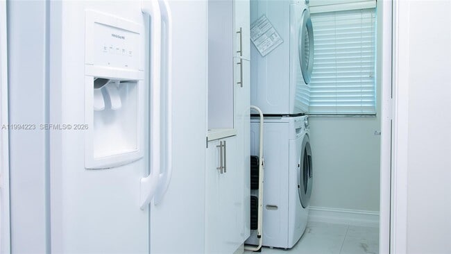 Building Photo - 18100 N Bay Rd