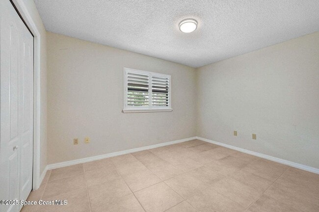 Building Photo - 1600 Woodland Dr