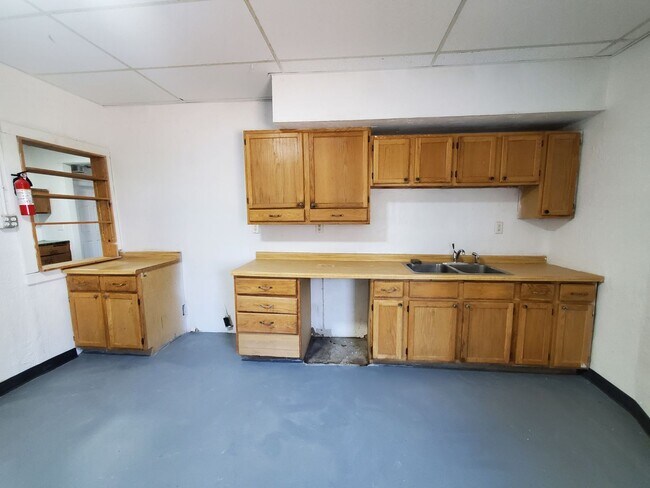 Building Photo - FOR RENT- Large UNIQUE open layout single ...