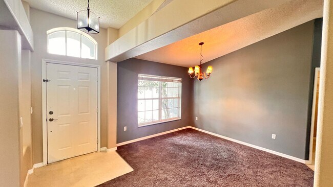 Building Photo - Huge!! 3 bedroom 2 bath in Deltona Lakes. ...