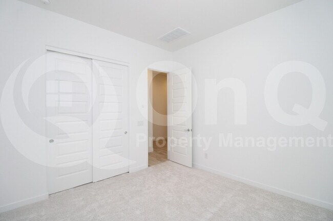 Building Photo - 3871 E Rainbow Dr