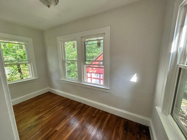 Building Photo - Charming & Spacious Single-Family Home – Pets Welcome!