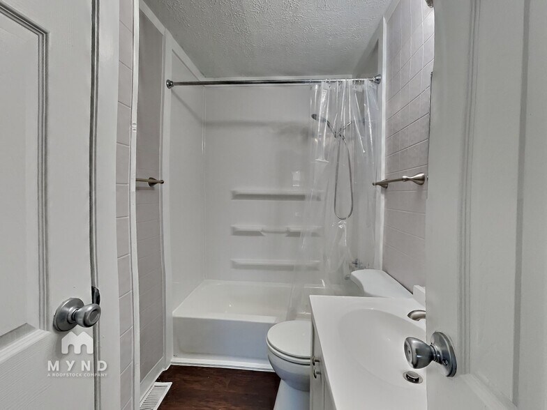Building Photo - 2620 Eagledale Dr