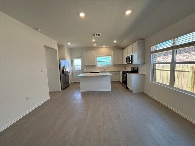 Building Photo - 112 Imola St