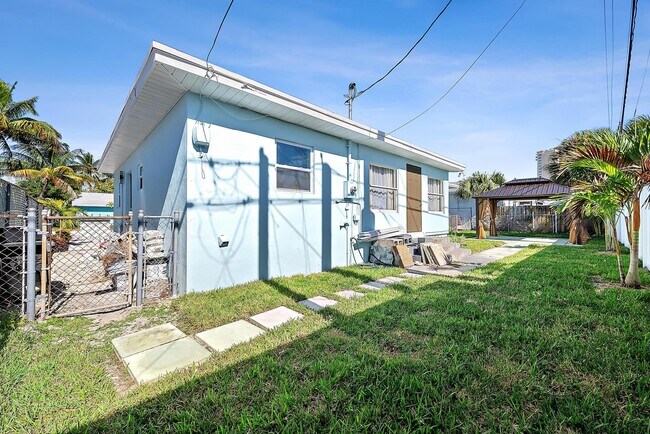 Building Photo - 135 E 28th St