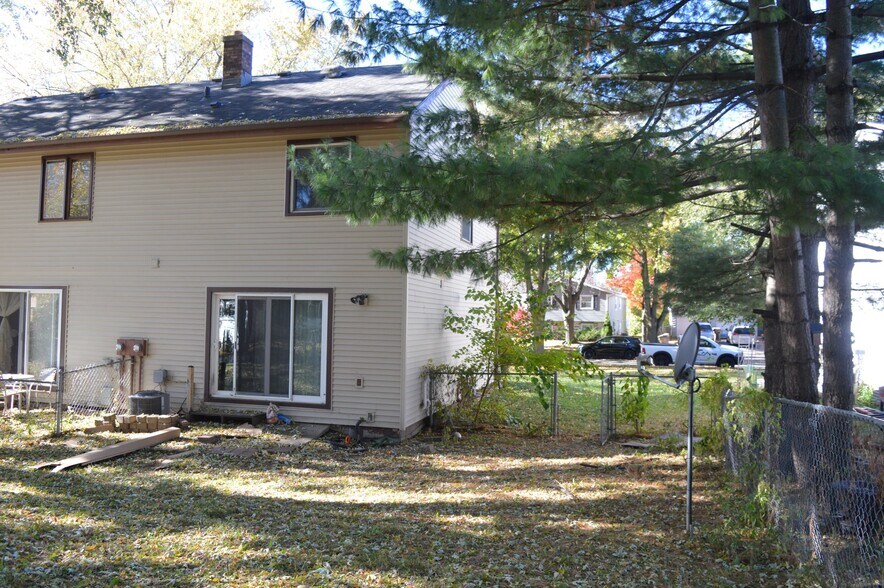 Building Photo - 2029 Adderbury Ln