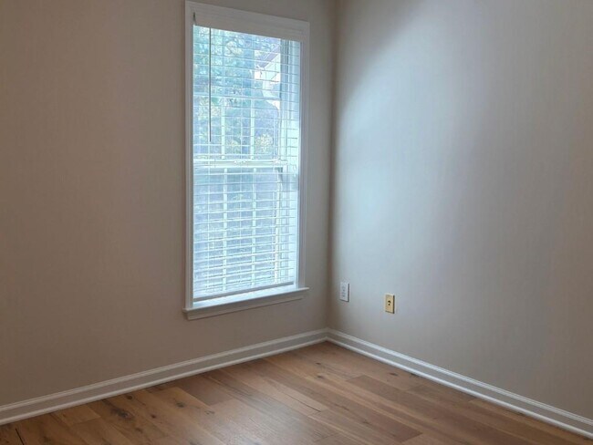 Building Photo - 2378 Fairlie Dr