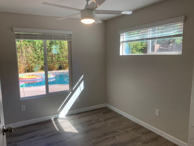 Building Photo - Nice 3 bedroom unit with Pool!  (Lease out, pending signatures. Check back in a few days!)