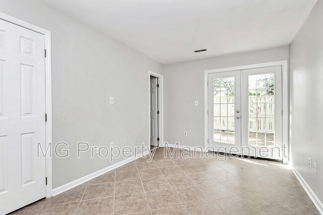 Building Photo - 226 S Clarkson St
