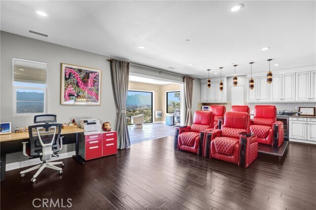 Building Photo - 1232 Inspiration