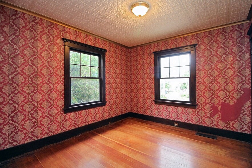 Building Photo - 141 NE Bryant St