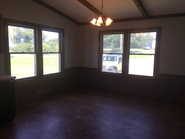 Building Photo - Cozy 3 bedroom 1.5 bath with 2 stall detached garage in country setting