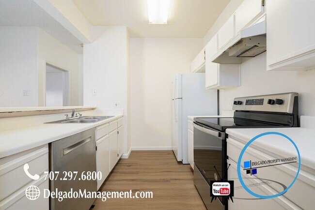 Building Photo - Glen Cove! Large one bedroom condo