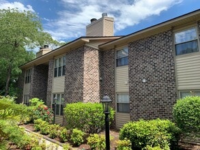 Building Photo - 2.5 Blocks to the Beach! Unfurnished 2 Bedroom, 2 Bath Condo on 1st Floor!