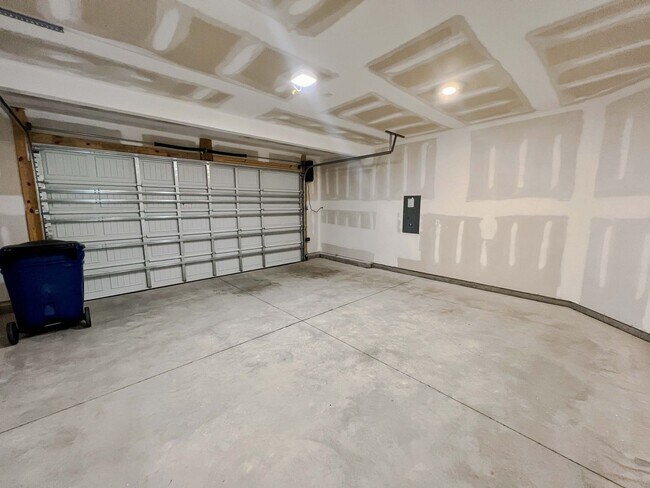 Building Photo - 181 Springhaven Dr