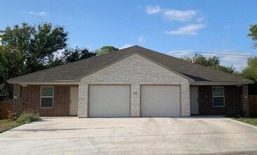 Building Photo - 208 W Beeline Ln