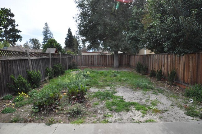 Building Photo - 1046 Fewtrell Dr