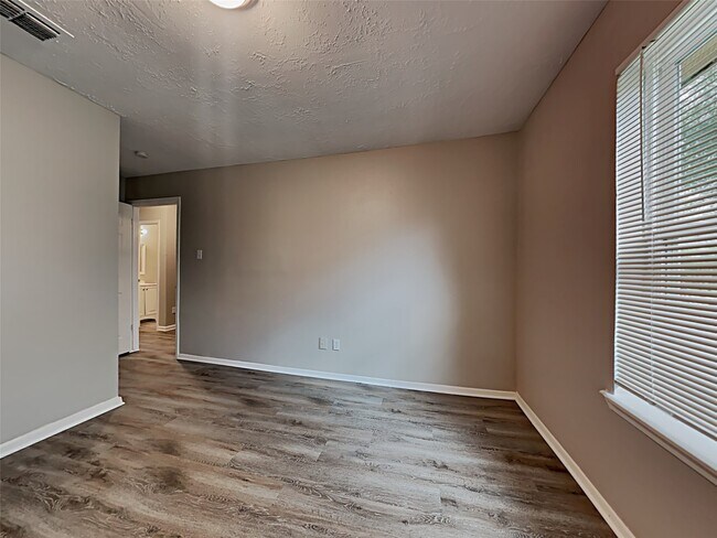 Building Photo - 15914 Ridgeroe Ln