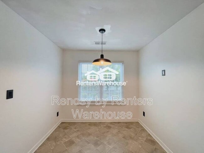 Building Photo - 1843 Chantilly Ct