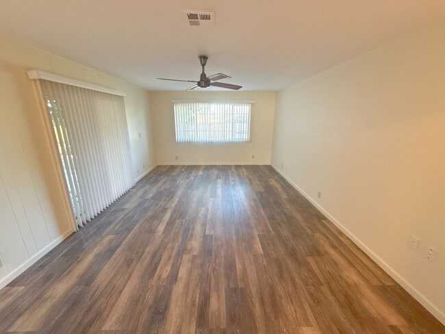 Building Photo - 3 Bedroom, 2.5 Bath House