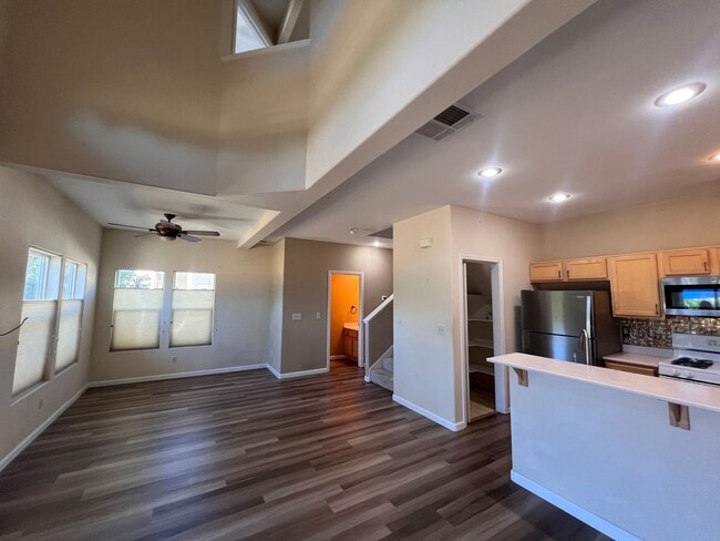 Building Photo - 1678 N Hwy 395
