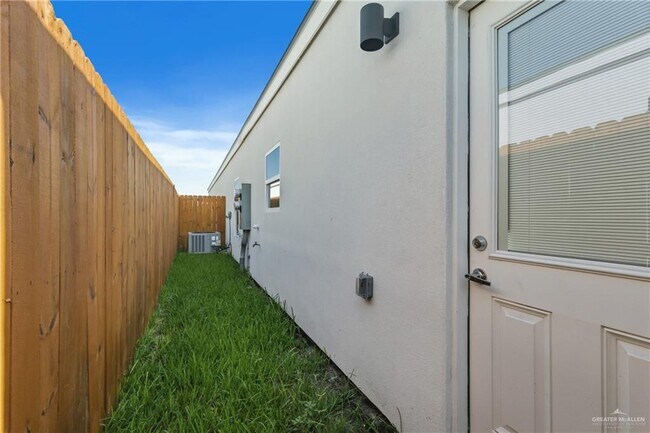 Building Photo - 14 Mockingbird Rd