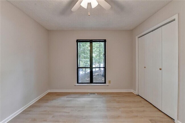 Building Photo - 5100 Forest Mist Dr