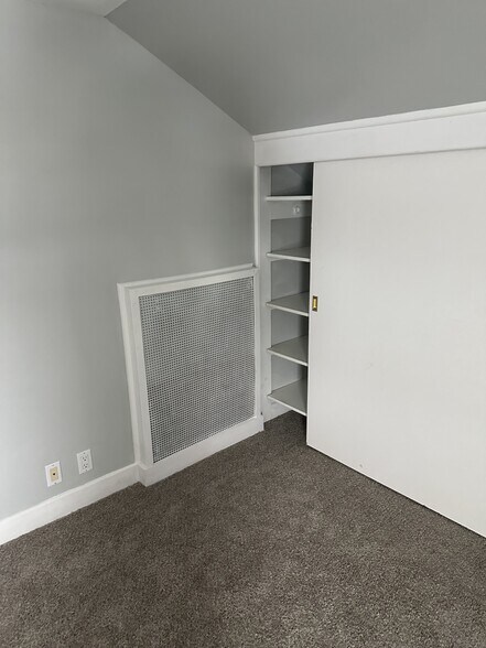 Building Photo - 222 Pine St