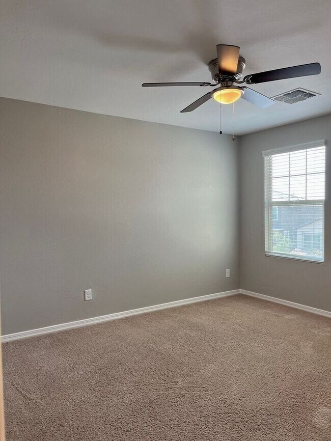 Building Photo - Home in Litchfield Park at Canyon Views! 5bd 3ba! Mountain Views!