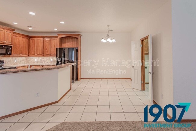 Building Photo - 923 SW 37th St