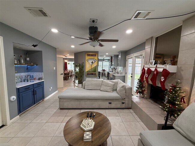 Building Photo - 12822 Skyknoll Ln