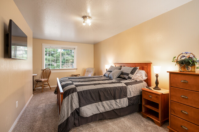 Bedroom - 7721 Interurban Blvd