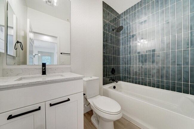 Building Photo - 5550 N 16th St